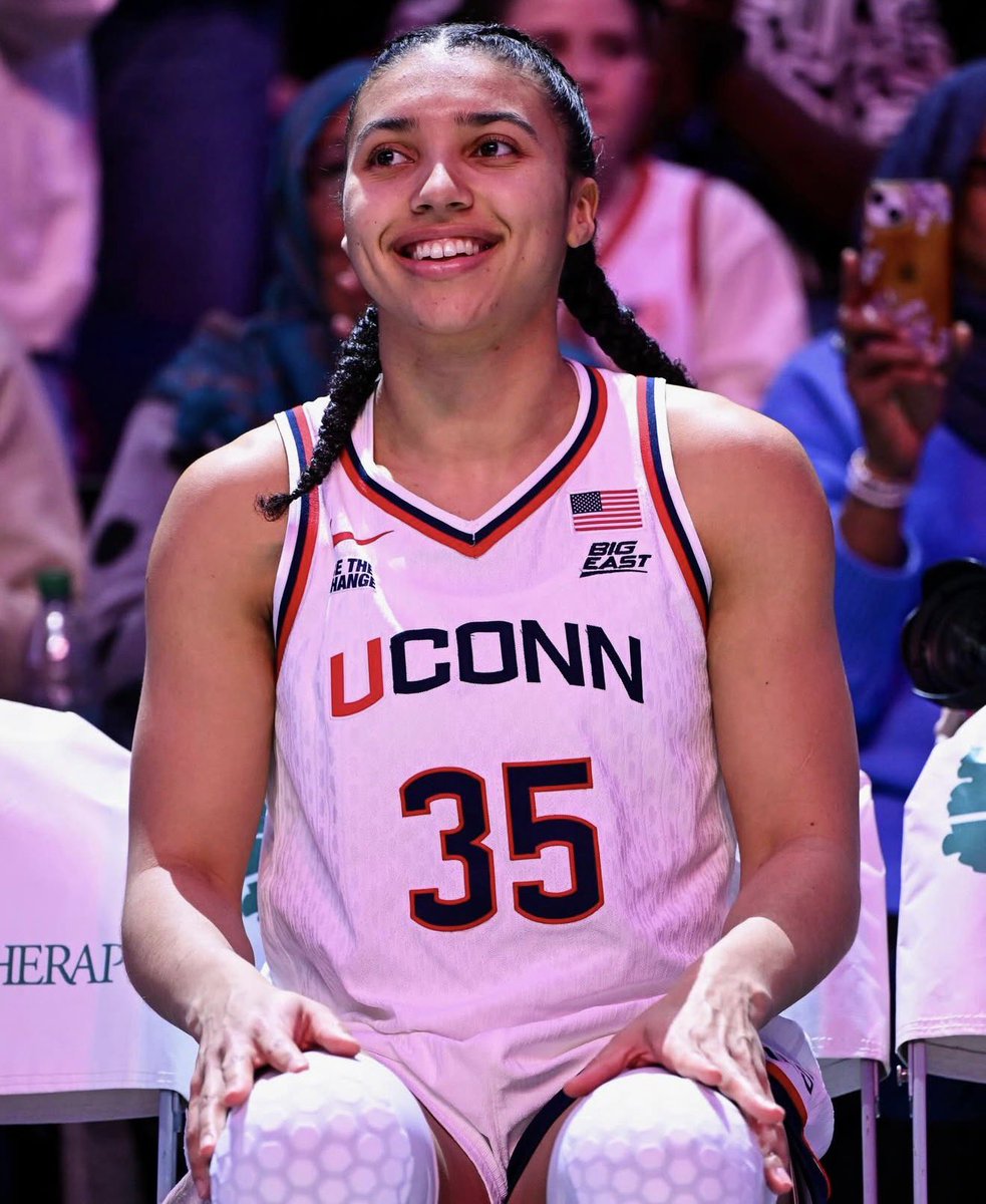 Azzi Fudd during February:

27 PTS | 7 RBS | 7 AST | 4 STL
25 PTS | 1 RBS | 2 AST | 3 STL
17 PTS | 1 RBS | 4 AST | 3 STL
19 PTS | 4 RBS | 4 AST | 2 STL
25 PTS | 2 RBS | 4 STL | 1 BLK
25 PTS | 3 RBS | 4 AST | 2 STL

Fudd is averaging (23.0) points, (3.0) rebounds, (3.5) assists,