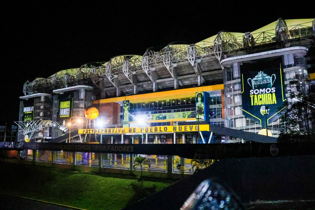 😮‍💨 Pueblo Nuevo, sencillamente ESPECTACULAR, es nuestro Templo, la cuna y el hogar de todos los AURINEGROS 🤩

Mañana con nuestra gente, por otra noche mágica ✨

#VamosTáchira 💛🖤