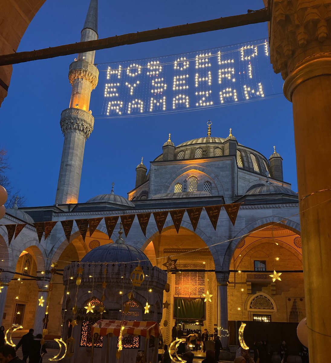 Meryem662006's tweet photo. bu ay ruhlarımız ipek gibi hafiflesin 🤲🏻

hayırlı ramazanlar ✨🤍🌙 https://t.co/9fcvbgMFeM