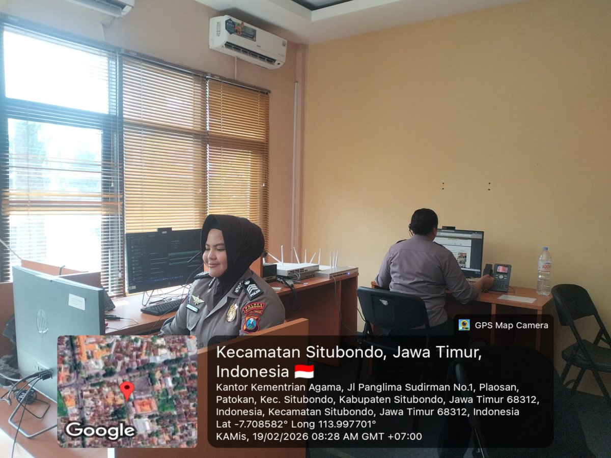 pidressitubondo's tweet image. Personil Polres Situbondo melaksanakan tugas pelayanan Call Center 110, siap merespon laporan, informasi, pengaduan dari masyarakat

Profesional dan humanis
#presisi