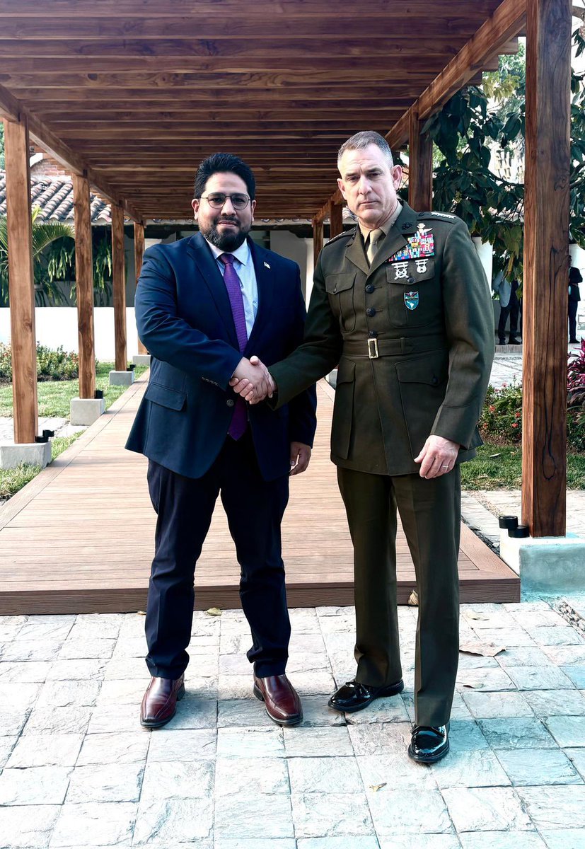 OrlvndoA's tweet photo. Debe ser verdaderamente humillante para Diosdado Cabello recibir en Caracas a uno de los hombres que más le ha enfrentado, denunciado y cuyas investigaciones ayudaron a que EEUU capturara a Maduro.

Joseph Humire en Caracas avergüenza al chavismo. 

Los tiempos cambiaron. https://t.co/z6nyPzroG3
