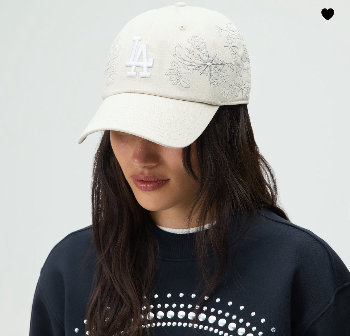 LittleTouchLisa's tweet image. หมวกนี่ต้องเกิดศึกแย่งชิงแน่ๆ แต่พี่ต้องได้นะ

LISA KITH GUEST DESIGNER
#KithWomenDesignedByLISA 
#LISAxKITH