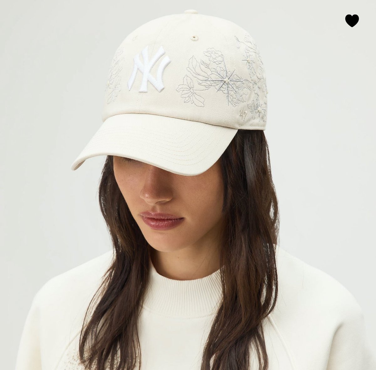 LittleTouchLisa's tweet image. หมวกนี่ต้องเกิดศึกแย่งชิงแน่ๆ แต่พี่ต้องได้นะ

LISA KITH GUEST DESIGNER
#KithWomenDesignedByLISA 
#LISAxKITH