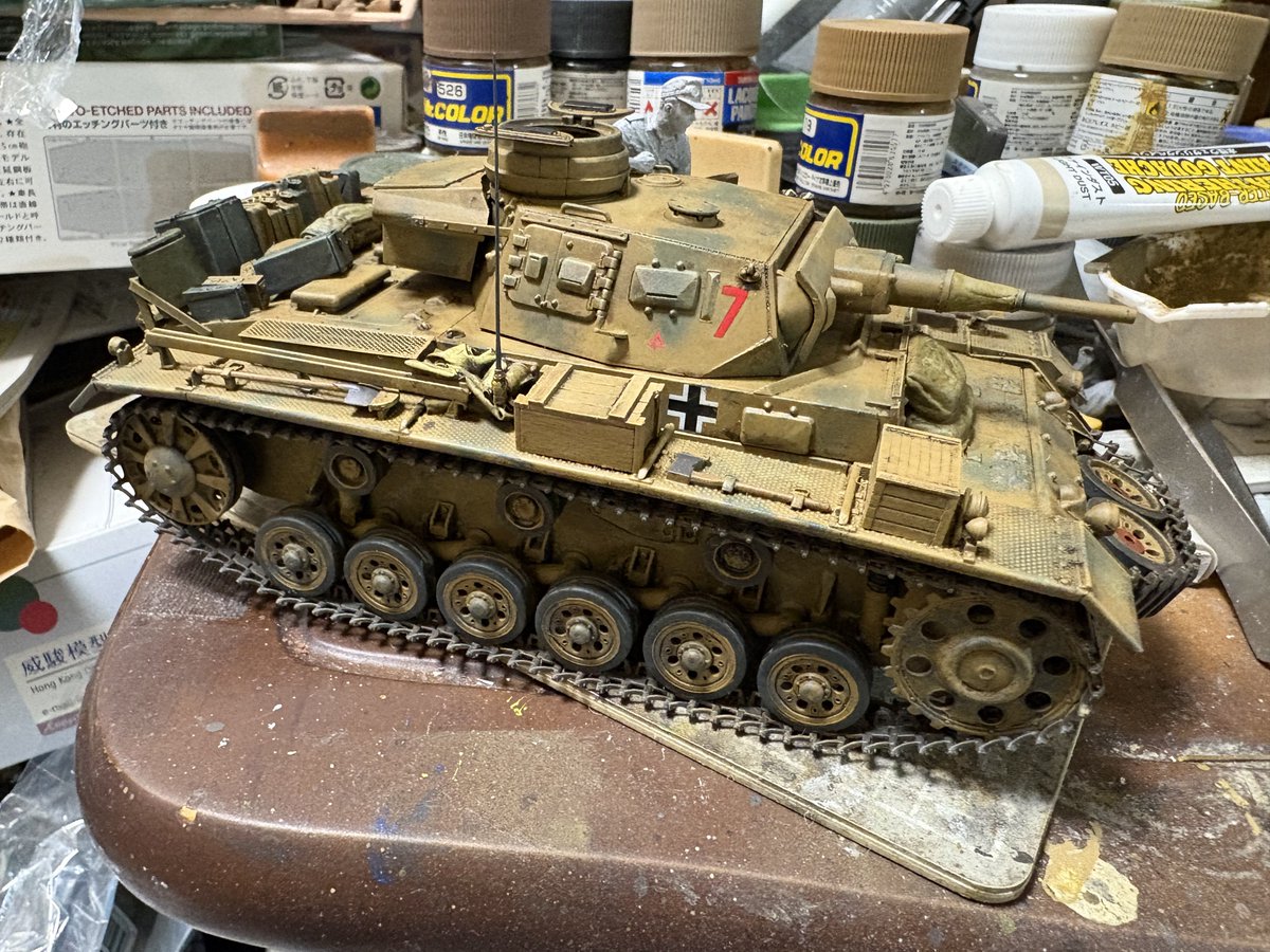 Ⅲ号戦車進行状況。車体下部中心にウェザリング♪ 側面に荷物が一つ