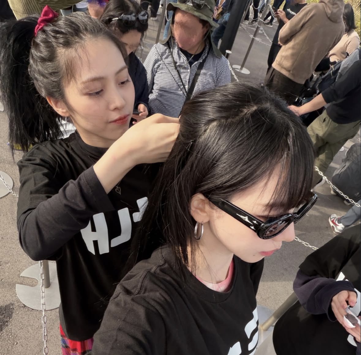 DailyKpopG's tweet photo. Karina and Ryujin https://t.co/THaI6FSLDP