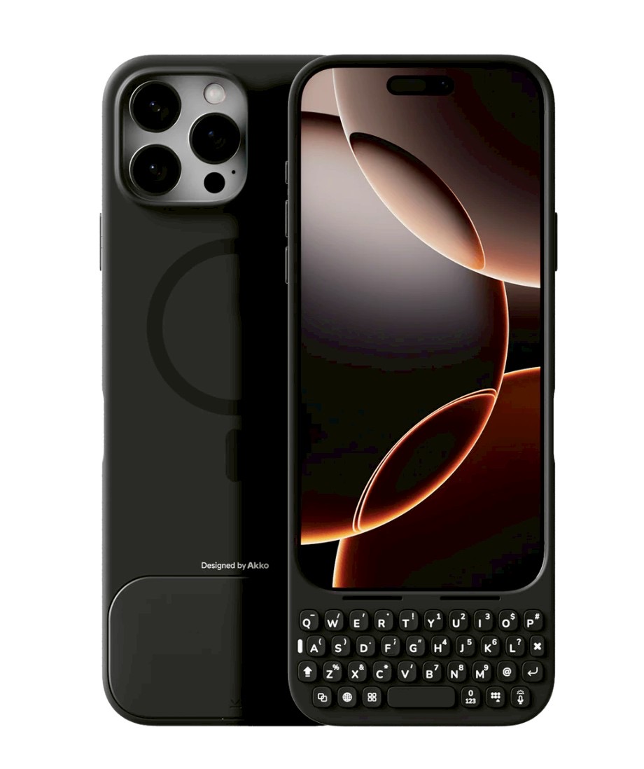 Akko MetaKey ¥9,980-(税込) 
打鍵の確実さや、視線を動かさずに文字入力できる安心感が魅力の製品です！ 
MagSafeにも対応しており、USB-Cパススルー充電も可能です。
 ※本製品は受注後の発注となります。
 展示もございますので、ぜひ店頭にてお試しください。
 皆様のご来店をお待ちしております。