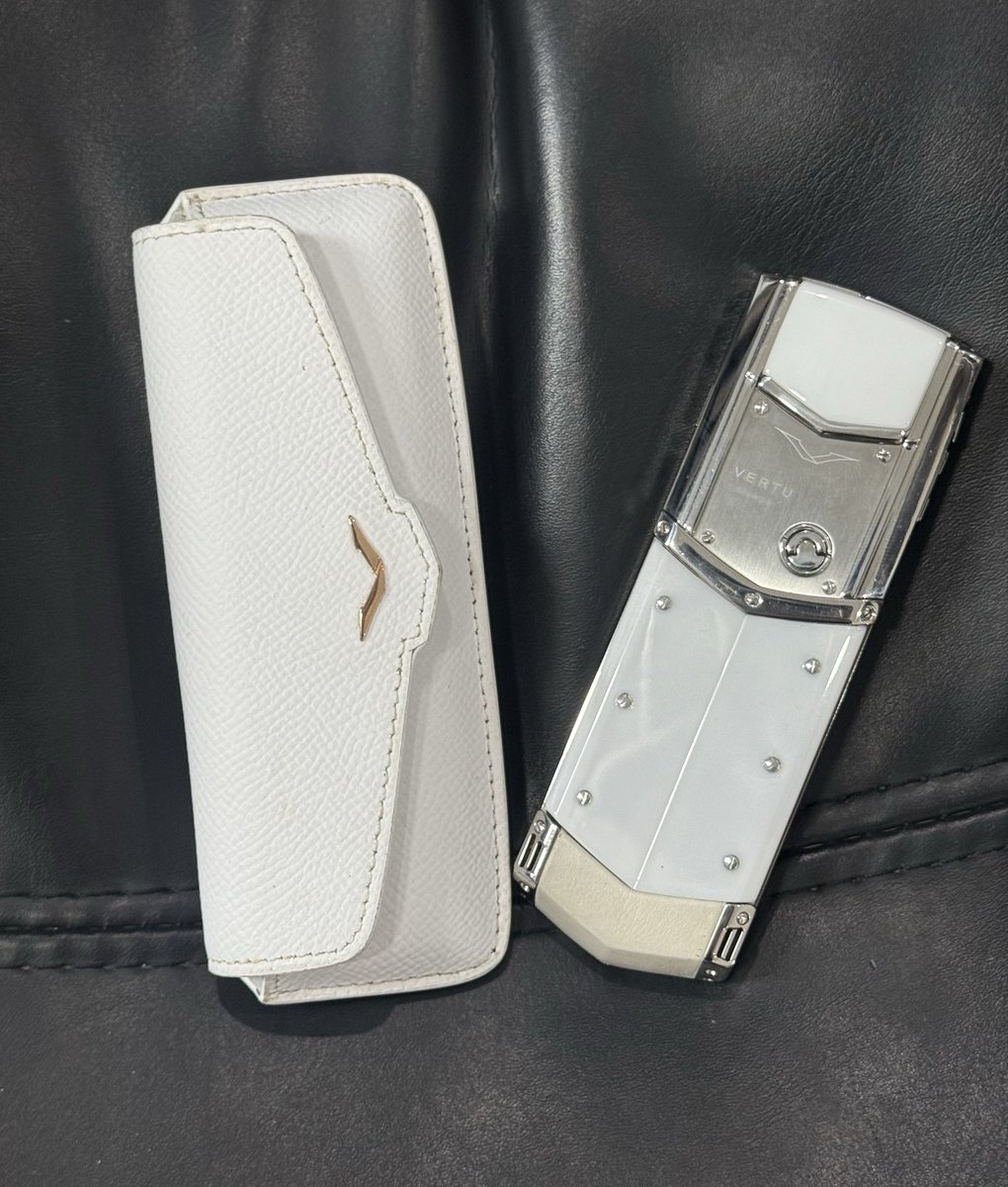 haanhluxury's tweet photo. Vertu Signature là một trong những dòng sản phẩm được giới doanh nhân Việt Nam đặc biệt yêu thích
https://t.co/AQyQpj7Dcy
. #vertu #signatures https://t.co/7VLYGfDSg2
