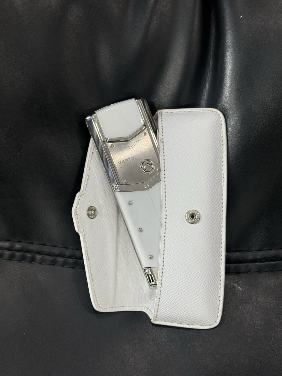 haanhluxury's tweet photo. Vertu Signature là một trong những dòng sản phẩm được giới doanh nhân Việt Nam đặc biệt yêu thích
https://t.co/AQyQpj7Dcy
. #vertu #signatures https://t.co/7VLYGfDSg2