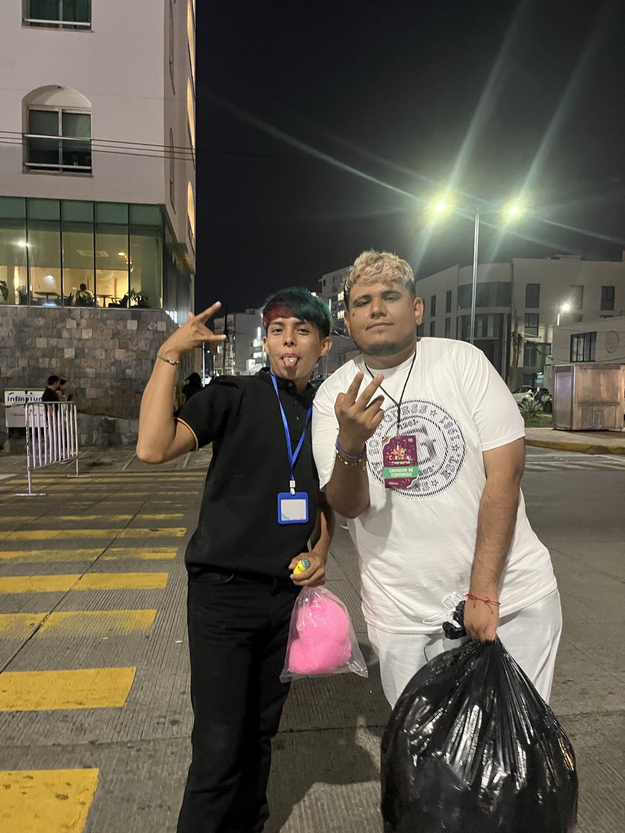 Luisitofywt's tweet photo. Con el 
Influencer de Veracruz#Y foto con el Alvil https://t.co/g5faJsIqK9