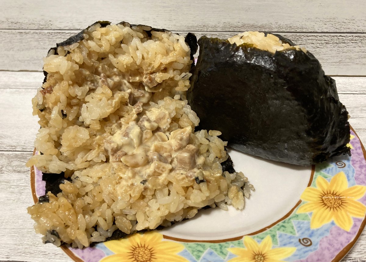 値段そのまま50％増量 ローソン盛りすぎチャレンジ🍙
朝行けばおにぎりもスイーツも一度にゲットできて嬉しい最終週。チャーシューマヨネーズおにぎりが争奪戦に
お得になってるし期間中一度は食べて欲しいジョブチューンで満点のくちどけショコラクレープはコンビニ超えたパティスリーレベルの絶品
