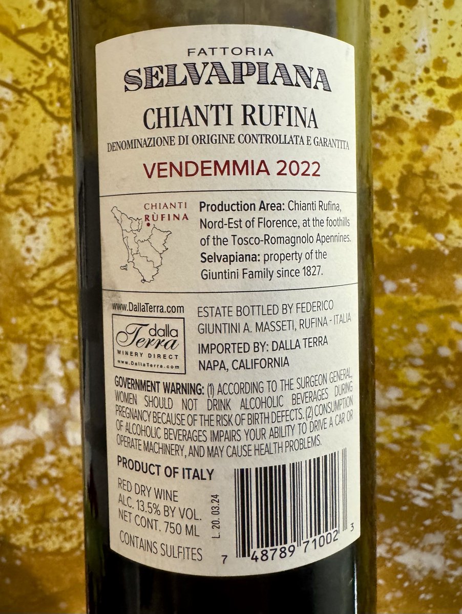 SashaEats's tweet image. Happy #WineWednesday, grape friends 🍷🍇🇮🇹

#SashaSips #WineLover #cheers