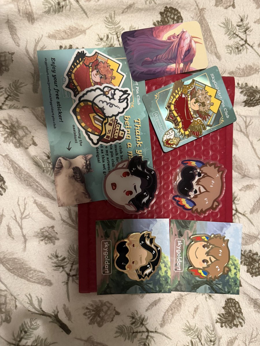 Oh also look at my little guys! Sky did such a good job at the art for the pin club!