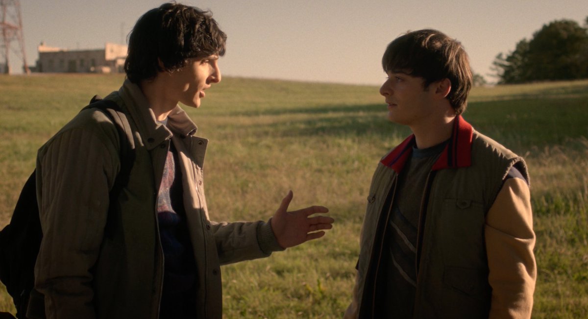 somanyspores's tweet image. ohhhh my god wait is that a trademark mike wheeler gay lip glance???? I feel like I just found water in the desert