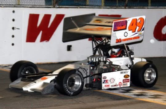 OswegoSpeedway's tweet image. 𝗪𝗜𝗡𝗚𝗘𝗗 𝗪𝗘𝗗𝗡𝗘𝗦𝗗𝗔𝗬 𝗧𝗛𝗥𝗢𝗪𝗕𝗔𝗖𝗞 – No. 49 @TheShoe2 Dave Shullick Jr. – Classic Weekend 2007. 

#WingedWednesday | #SteelPalace | #Supermodifieds | #ISMAMSSupers

📸 Bob Clark