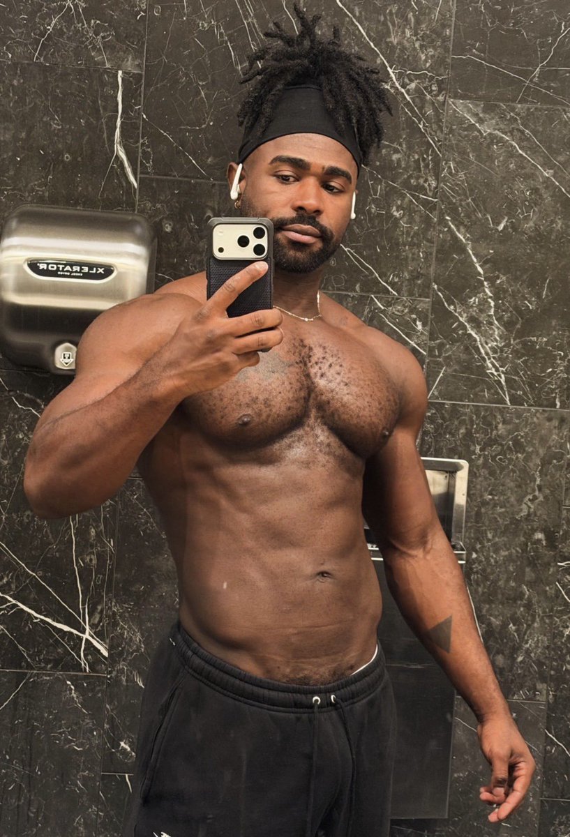 matureluv1's tweet image. “Late night honesty… what would you do?” 😌🔥
#AfterDark #QuietPower