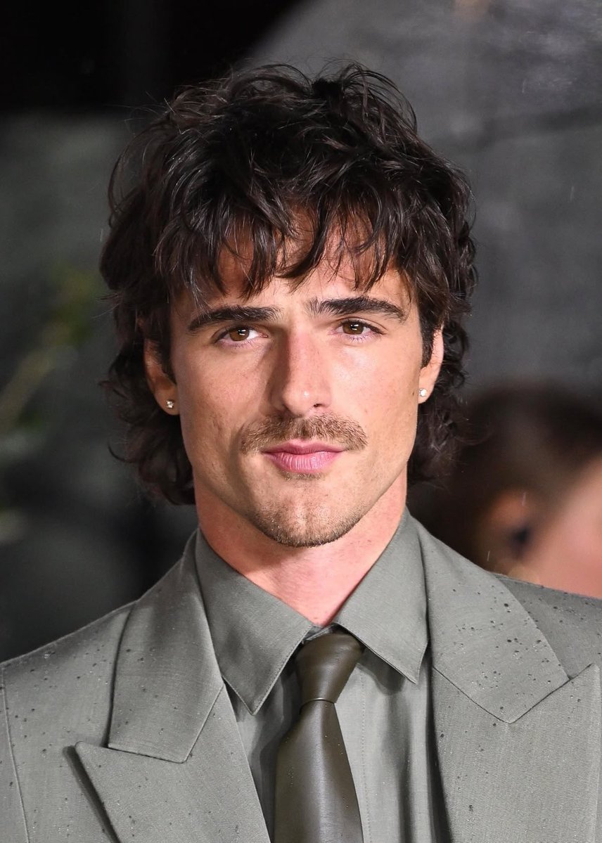 angeItit's tweet image. there has never been a man as pretty as jacob elordi in all of human existence