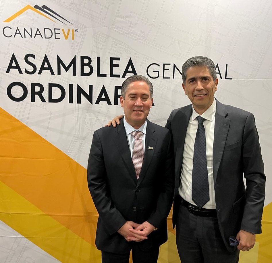 A través de nuestro Presidente, <a href="/MarceloObeso/">Marcelo Obeso</a>, CANADEVI Laguna participó en la Asamblea Nacional de la Cámara, en la que se reeligió al Consejo Directivo.

Los socios de CANADEVI Laguna felicitamos a Carlos Ramírez Capó, por su reelección como Presidente Nacional de <a href="/CANADEVINAC/">CANADEVI NACIONAL Oficial</a>.