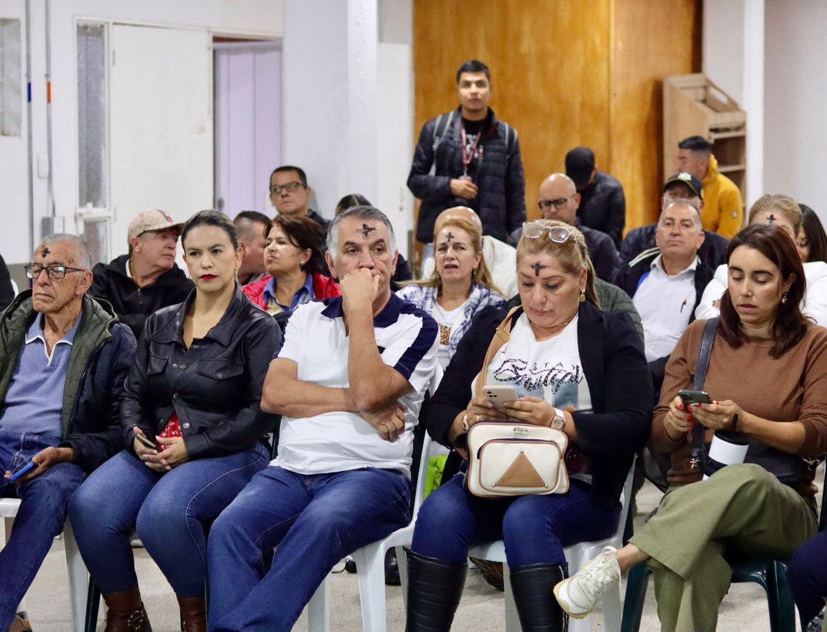 AlcRionegro's tweet photo. Socializamos con la comunidad la obra Puerta de Entrada San Antonio, un proyecto integral para resignificar la gobernanza local que incluye el museo simbólico Ricardo Rendón, la renovación de El mercado, entre otros hitos que forman parte de este gran proyecto. 👏🏼💯 https://t.co/8aAHs7BbNc