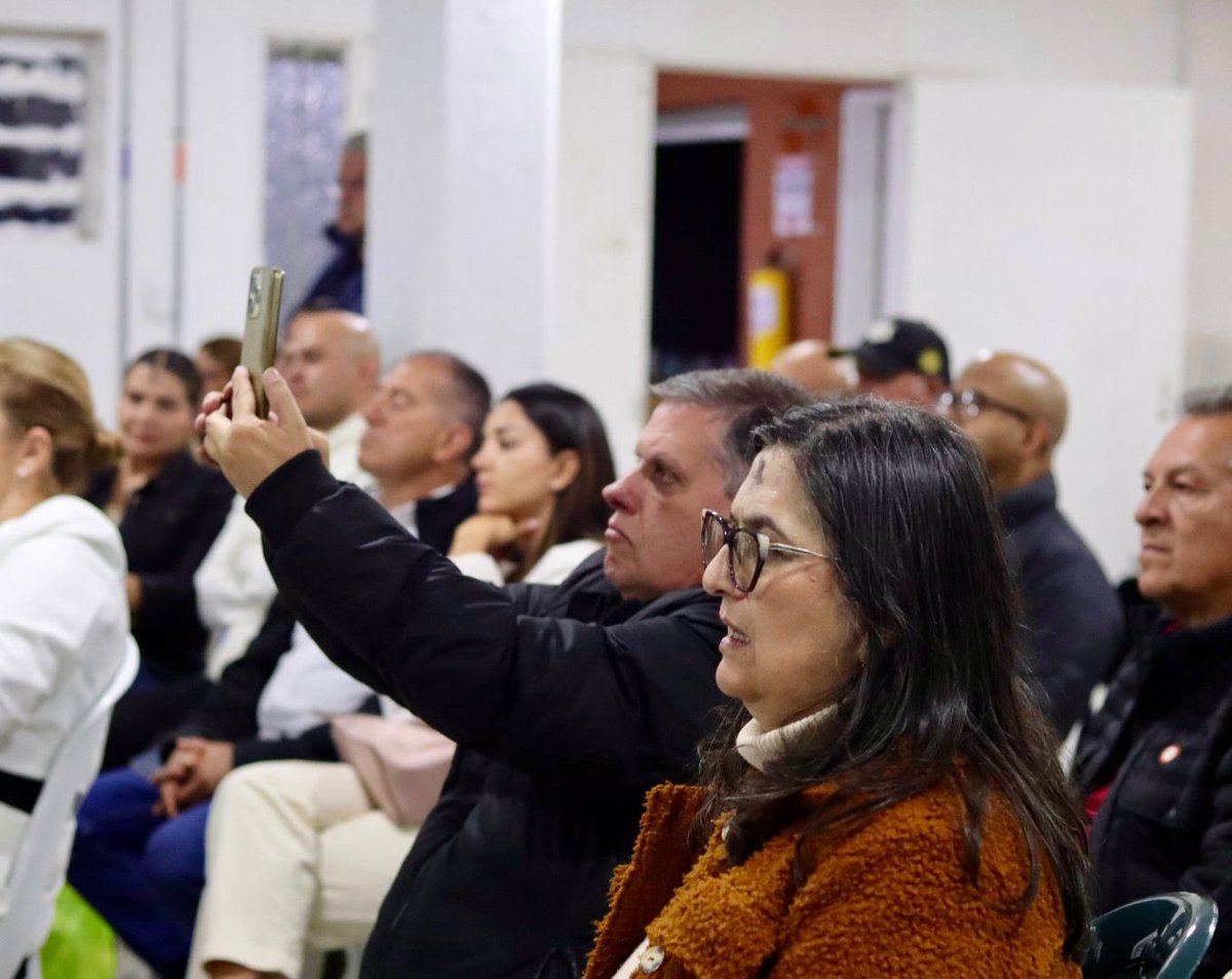 AlcRionegro's tweet photo. Socializamos con la comunidad la obra Puerta de Entrada San Antonio, un proyecto integral para resignificar la gobernanza local que incluye el museo simbólico Ricardo Rendón, la renovación de El mercado, entre otros hitos que forman parte de este gran proyecto. 👏🏼💯 https://t.co/8aAHs7BbNc