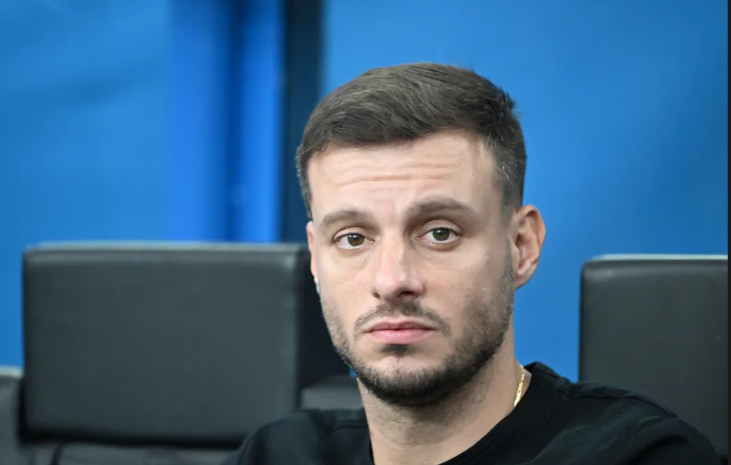 primero fracasa en porto y ahora tiene al botafogo agonizando, ya son 6 partidos que pierde al hilo y lo más probable es que lo echen.

regulamente a la gente mal agradecida así le va.