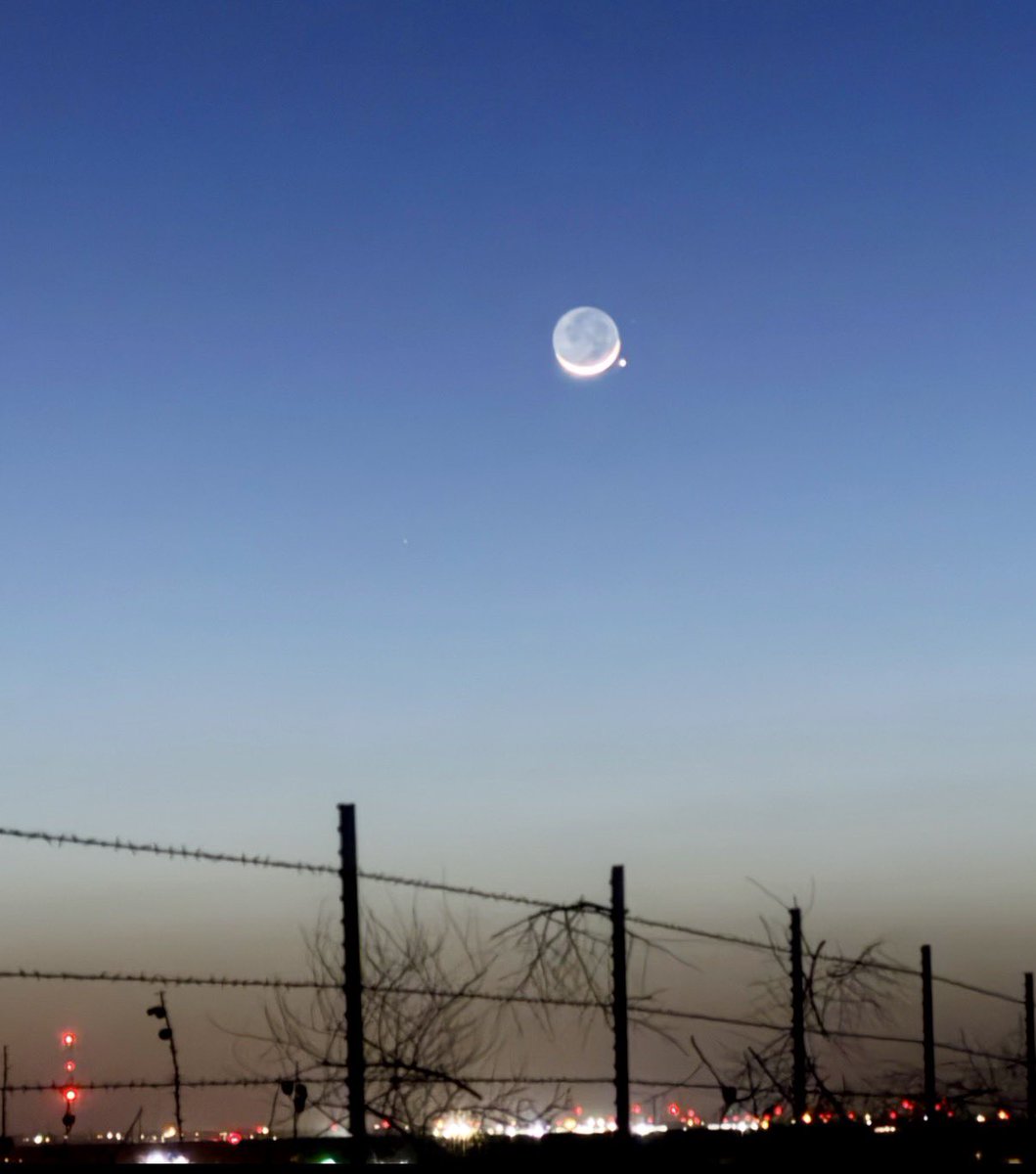 The moon and planet hanging out together this evening was pretty cool!