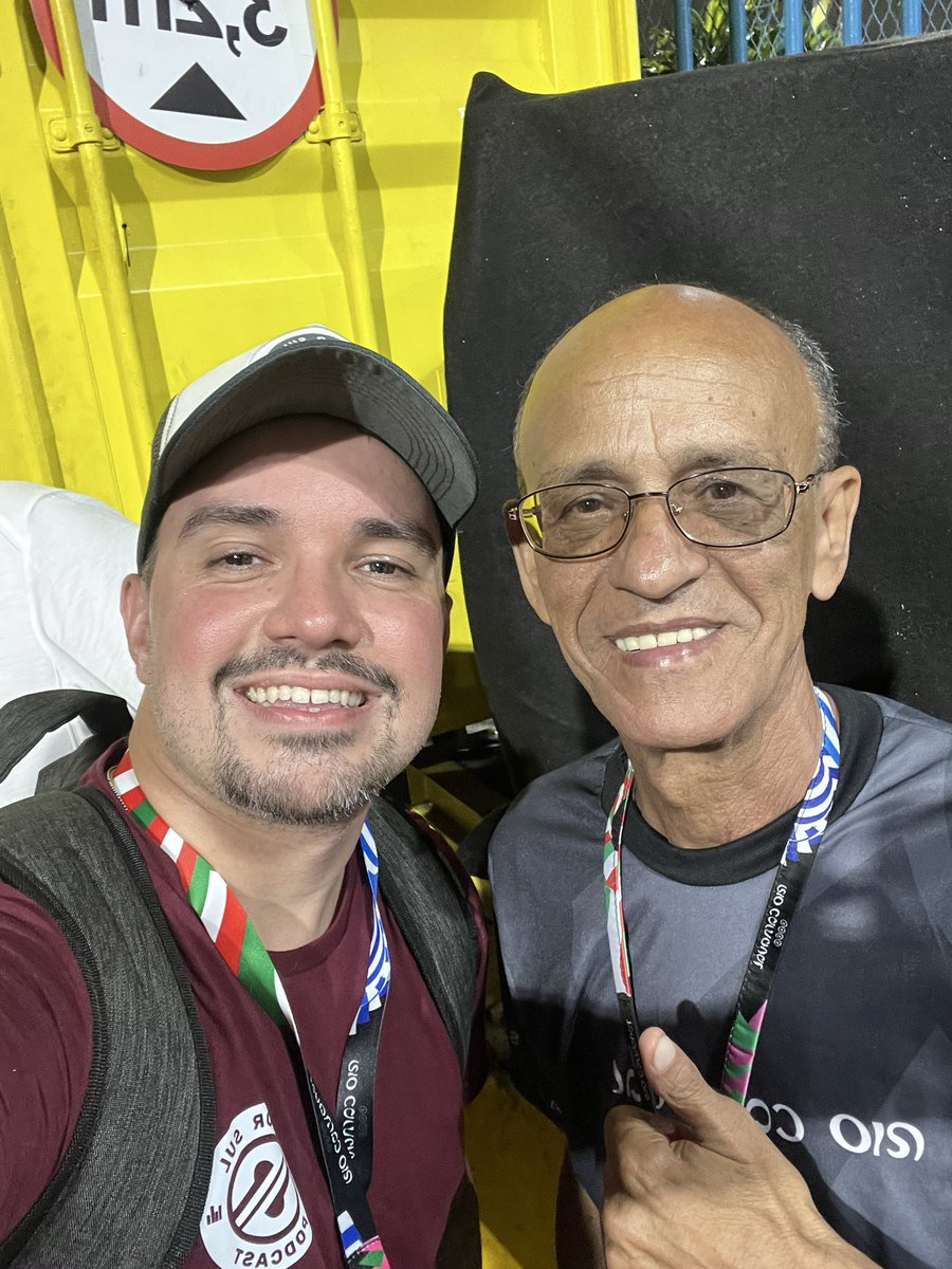 Moacyr da Silva Pinto!!

Facilmente encontrável no meio do carnaval carioca!! Simples, humilde e extremamente uma pessoa do bem!!

O título da Viradouro é uma conquista de todos que amam o espetáculo que é o carnaval do Rio de Janeiro!

Obrigado, Mestre Ciça!