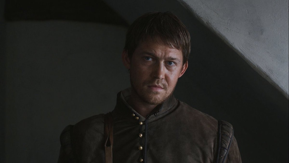 they both literally has the same face