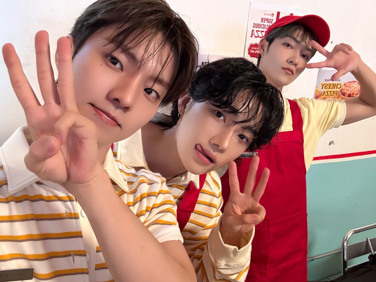 [📸] THE BOYZ 공식 팬클럽 'THE B' 8기

추가 모집 마감 D-3🍔

store.frommyarti.com/goods/45805

#THEBOYZ #더보이즈
#THEB #더비