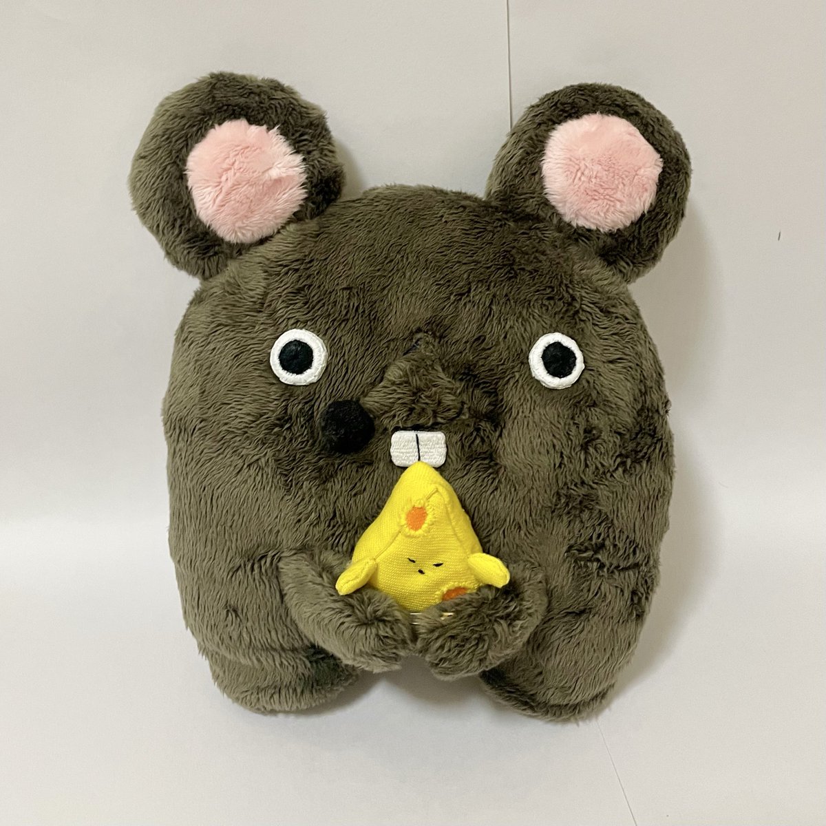 きーろさんの個展に展示予定のぬいぐるみ完成しました！ チーズの敵