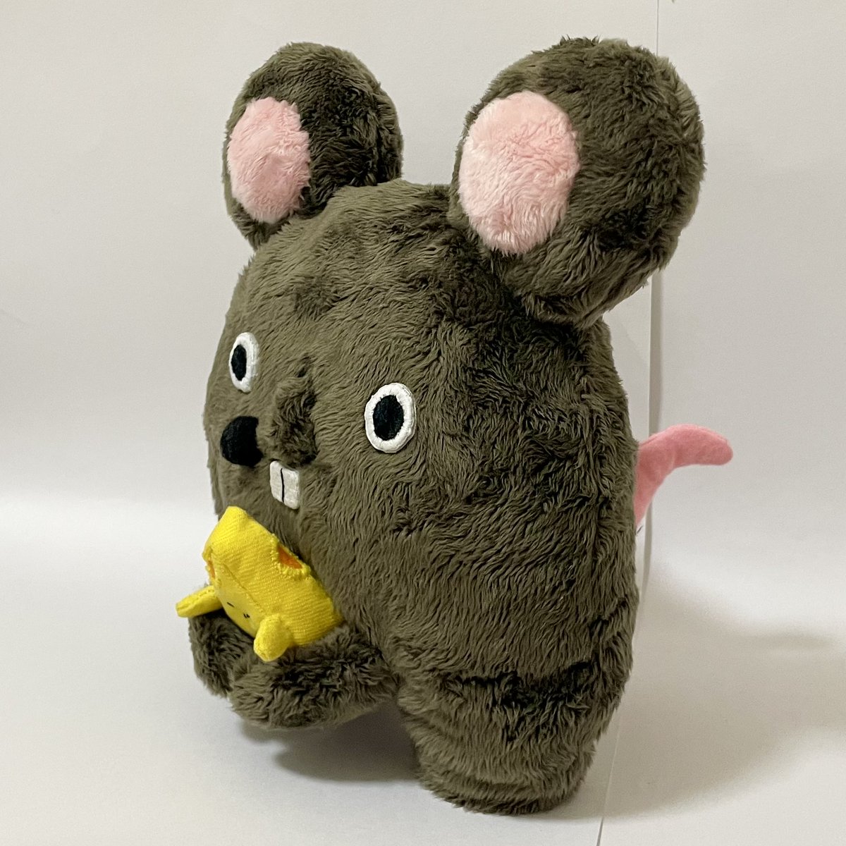 きーろさんの個展に展示予定のぬいぐるみ完成しました！ チーズの敵