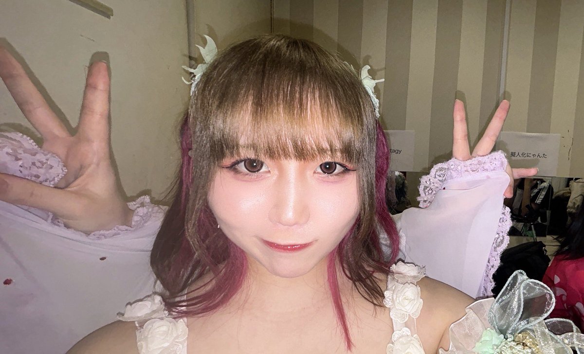 【本日のクエスト】
(という名の昨日のクエスト)
現衣装ラスト会いに来てくれてありがとう!!
準備期間も本日で終了‼️
再デビューライブは明日になります!!

【新曲】
【新衣装】

ぜひ見に来てください!!

そして後ろの背景にもご注目です✨
まだチケット購入まだの方はよろしくね!
お待ちしてます🌟