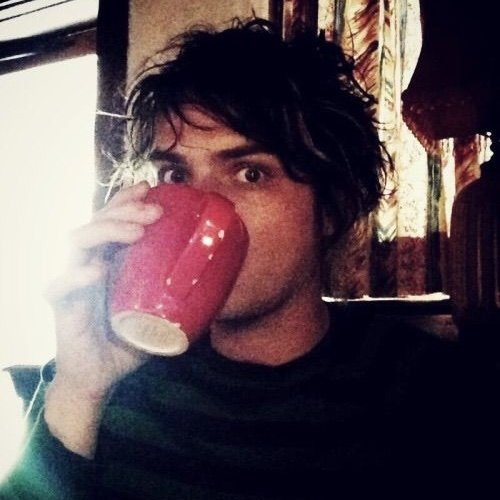 YiboMiPololo's tweet photo. #frerard | #mcrtwt au en el que Gerard es un niño fresa de la Ibero y Frank es un mesero en una taquería, o dónde los hermanos Way no traen efectivo y Mikey le da el número de su hermano al mesero naco y estúpido que no acepta apple pay con tal de irse https://t.co/3qMOzXV5tu