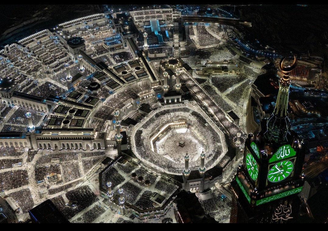 PROXY0b's tweet photo. “Honestly, there’s no place more beautiful than this in the entire world.
#Mecca #holymosque #Madinah https://t.co/AOKFfwOiOm