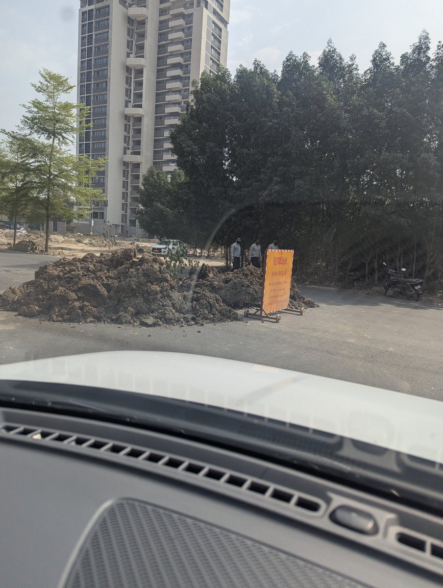 keyurmajus's tweet photo. @AmdavadAMC 
Appreciate for immediate steps taken
Cave in road repair , initiated. https://t.co/fobZzAjd8O