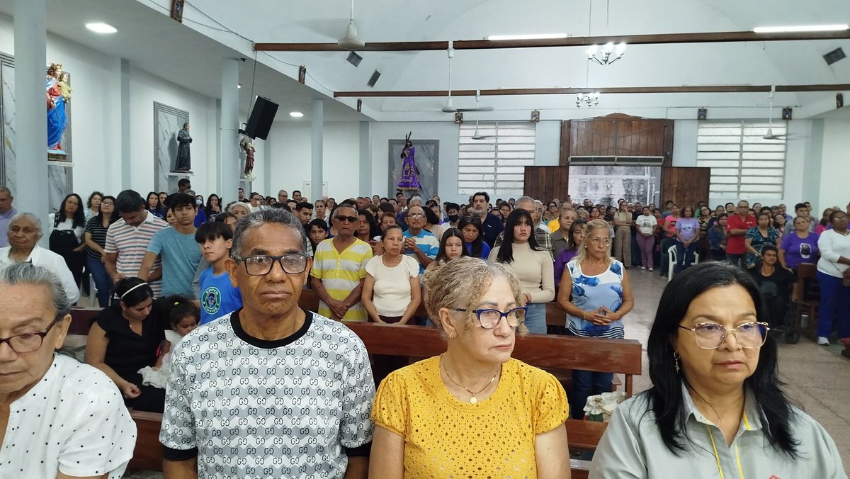 pfatimaplc's tweet photo. "Recuerda que polvo eres y en polvo te convertirás." 🌱✨
Este 18 de febrero iniciamos el camino de la #Cuaresma2026. Es el momento de hacer una pausa, mirar hacia adentro y renovar nuestro compromiso con Dios. La imposición de la cenies el inicio de nuestra transformación. https://t.co/3Tt3kBbzjC