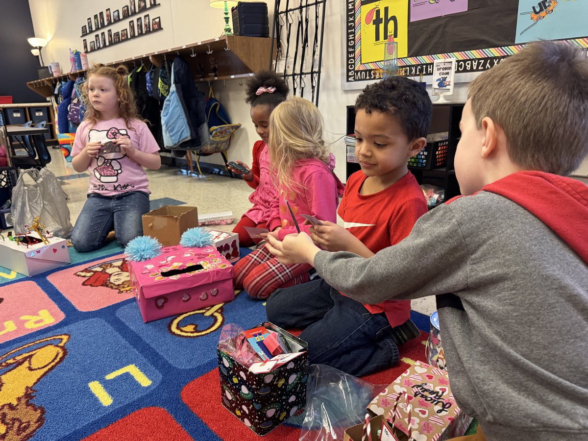We had lots of fun passing out our Valentines! 💌 #SCEsoars
