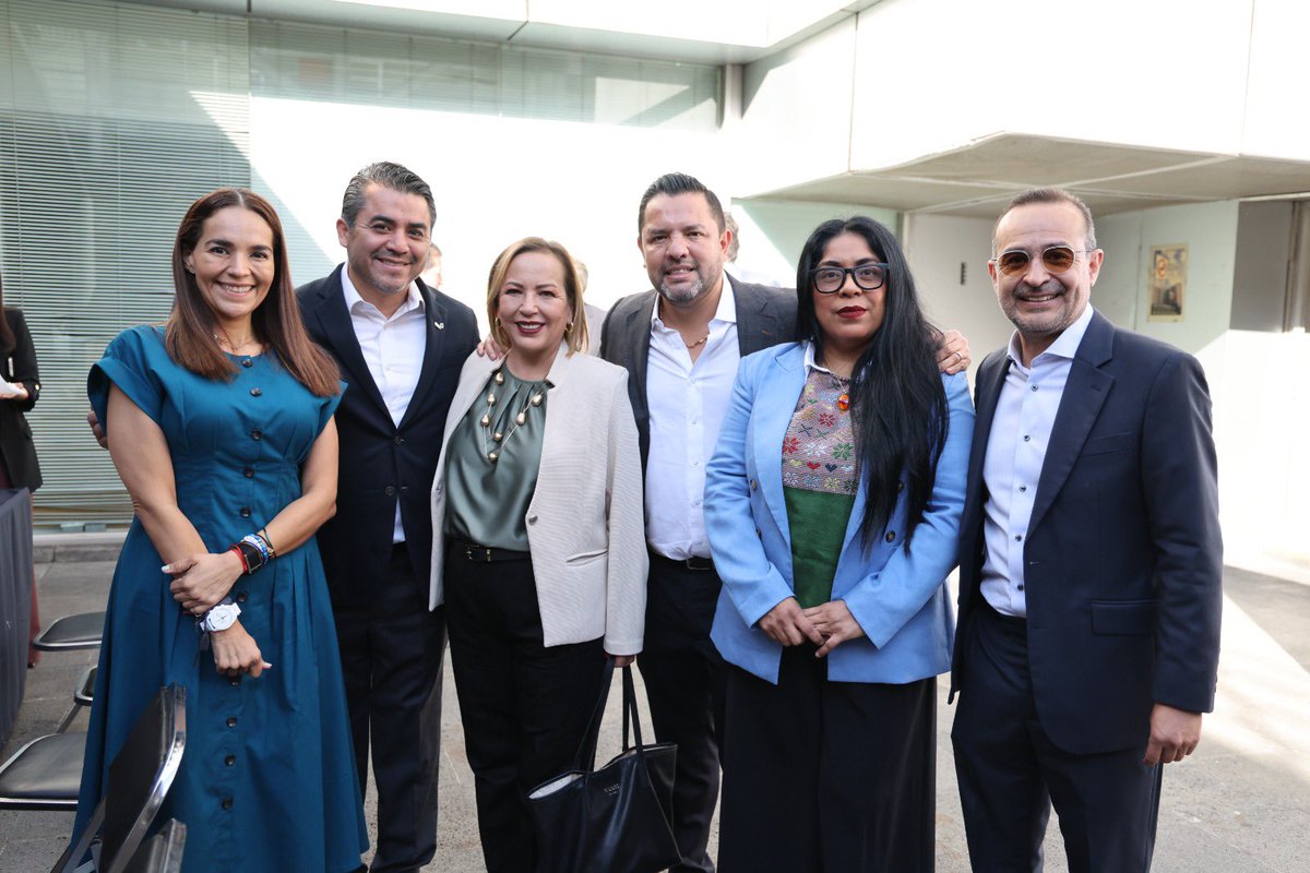 VictorBaez_M's tweet photo. Hoy participé en la reunión del Consejo Directivo de @ANEASdeMexico con el Director General de @conagua_mx, Efraín Morales, donde abordamos los temas prioritarios en torno a la #LeydeAguasNacionales y los #desafíos que enfrentan los #organismos operadores en todo el #país. https://t.co/01qv2WOu3h