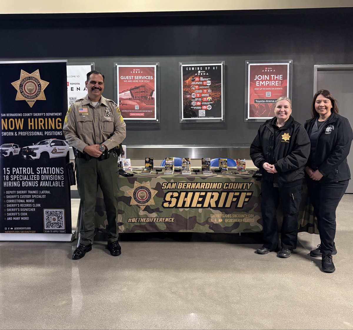 SBCSDdgarcia's tweet image. The @sbcountysheriff is at the Ontario Reign Hockey  game 🏒🥅 tonight to share all the available job opportunities we have to offer!
#CoronerInvestigator
#Dispatcher
#CrimeLab
#SheriffServiceSpecialist
#DeputySheriff