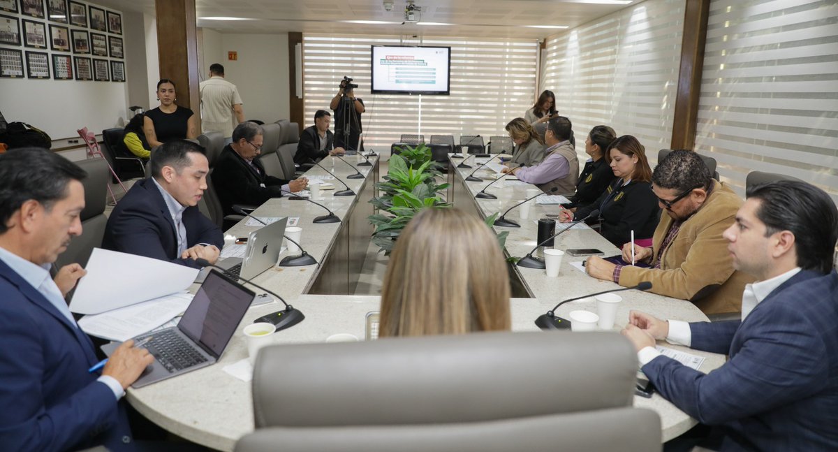 SOCIALIZA CONGRESO DE SONORA REFORMA INTEGRAL A FAVOR DE PERSONAS ADULTAS MAYORES 👴👵📜

Con el objetivo de pasar de las palabras a los hechos, el Congreso del Estado de Sonora inició los ejercicios de parlamento abierto para analizar la reforma a la Ley de los Derechos de las