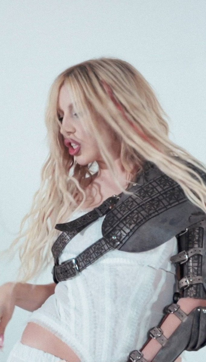 lilies_lloud's tweet photo. KILL IT QUEEN
#KillItQueen #KiItQueenIsComing #AvaMax #AvaMaxIsComing #AM4 #Am4IsComing https://t.co/6nW17bgpRW