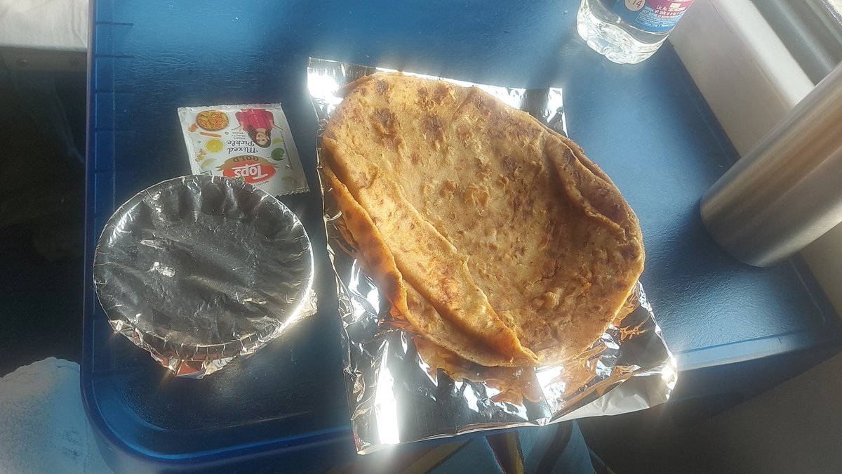 Rvinod6512's tweet image. Food served by Pantry coach  in Barmer Express in A1 coach, 14887 express.
#Swach bharat
#Amrut kaal under Modi @PMOIndia @narendramodi @AshwiniVaishnaw @RailMinIndia