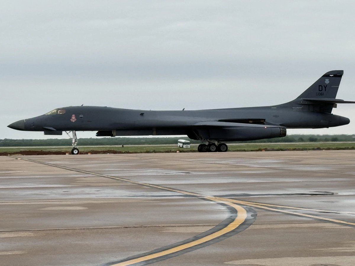 Tracking_Live's tweet image. Context : B1 lancer of the USAF out for pre flight.
Date &amp;amp; Time : unknown.
Location: Dyess AFB.
Source: Reddit ( public data).
Note : verified.