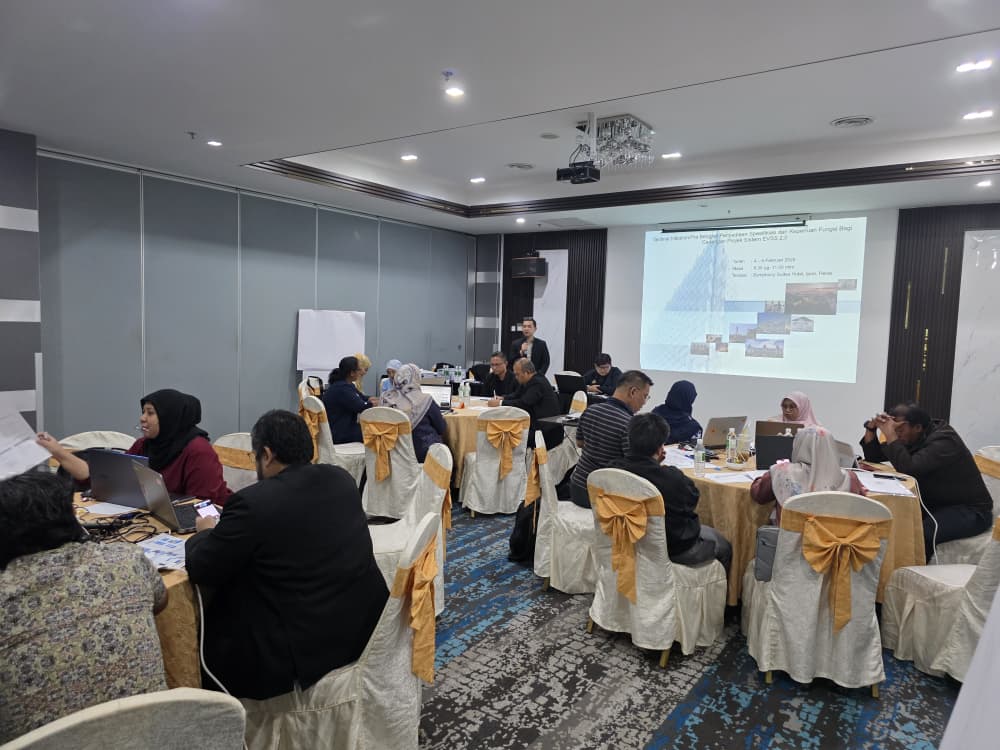 uvm_jkr's tweet photo. 4-6 Februari 2026 Bengkel Pembangunan Sistem MyVM di Symphony Suites Hotel, Ipoh
yang dihadiri oleh pasukan fasilitator

@uvm_jkr
@JKRCPAB
@IPJKR_Official 
@BPNEPU 
@btm_cdpk 

@RoslanisE

@JkrMaria

@RbSafarina

#IamJKR #KitaJKR #JKRsynergy #JasaKepadaRakyat https://t.co/JhPxYitfI3