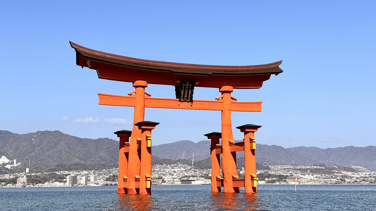 宮島の缶バッチも無事貰えました。 せっかくなので大鳥居下まで行って