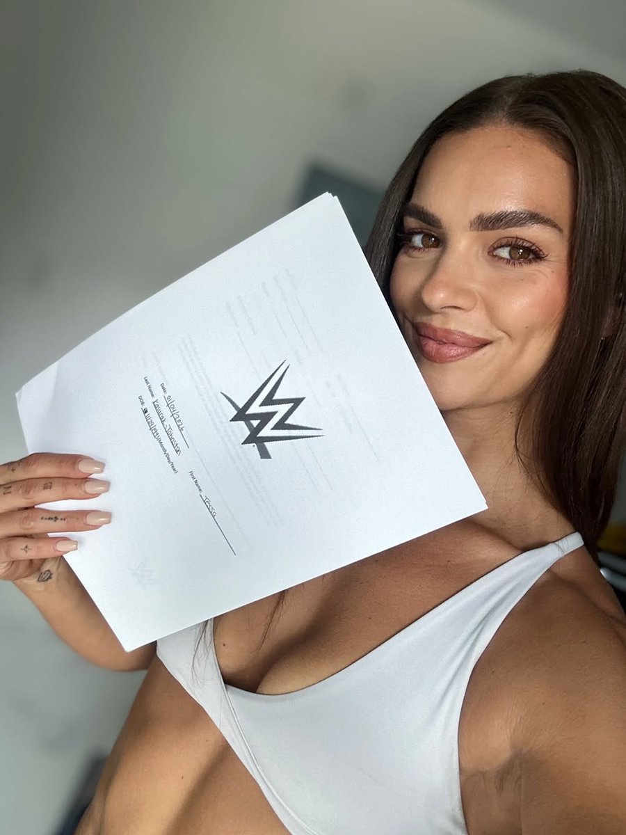 Exposing the IWC tweet media