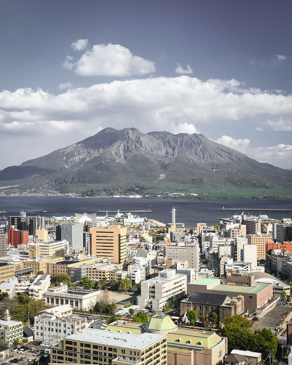 JapanDst's tweet photo. Sakurajima, Japan https://t.co/YkTzRqKKm0