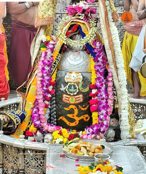 Prem44325040's tweet photo. 🙏🌹*Jai Shree Mahakal*🌹🙏
*श्री महाकालेश्वर ज्योतिर्लिंग का भस्म आरती शृंगार दर्शन*
*19-02-2026 कण-कण में महादेव* https://t.co/I3h5i2VywT