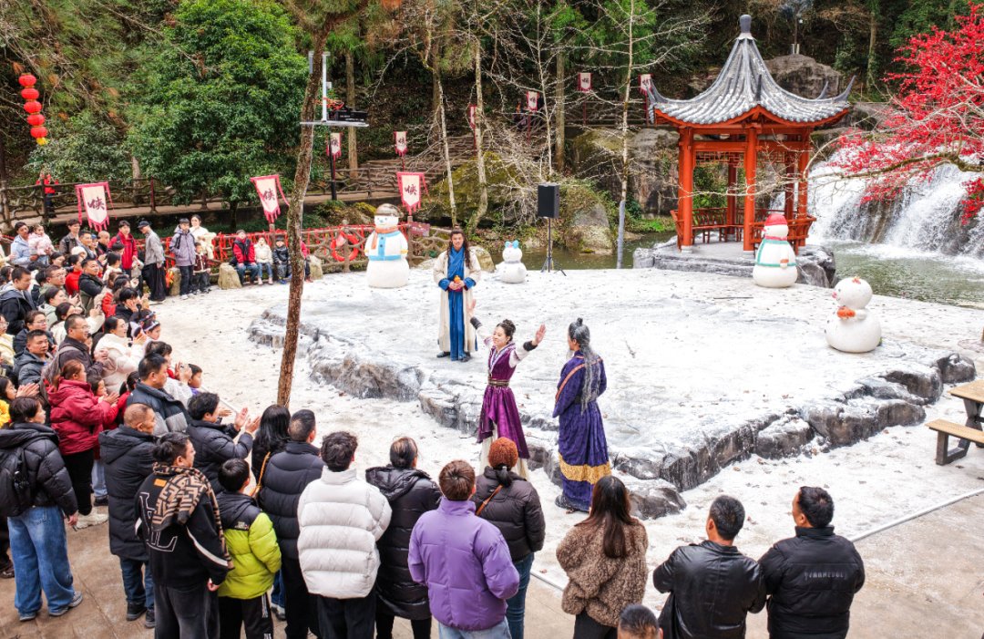 MeetWencheng's tweet photo. 春节期间,文成县刘伯温故里景区・百丈漈化身“冰雪江湖”,“百丈漈武侠大会之笑傲江湖”活动启幕。
During Spring Festival, Wencheng’s Liu Bowen Hometown • Baizhangji Waterfall turns into an Ice & Snow Martial Arts World. The Baizhangji Martial Arts Gala is now open.
#sencery #Baizhangj https://t.co/8M6hZd7sfT