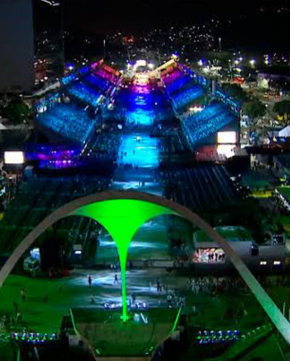 vinicios_betiol's tweet image. O Carnaval movimentou R$ 18,6 bilhões na economia!

Sabe quando aparece conservador em conserva dizendo que é melhor gastar o investimento do Carnaval com educação?

Ele só está sendo sensacionalista pra atingir o público burro. Quando se investe R$ 85 milhões pra movimentar R$