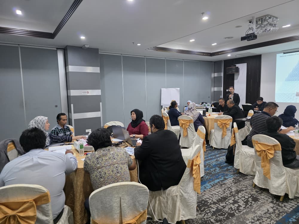 uvm_jkr's tweet photo. 4-6 Februari 2026 Bengkel Pembangunan Sistem MyVM di Symphony Suites Hotel, Ipoh
yang dihadiri oleh pasukan fasilitator

@uvm_jkr
@JKRCPAB
@IPJKR_Official 
@BPNEPU 
@btm_cdpk 

@RoslanisE

@JkrMaria

@RbSafarina

#IamJKR #KitaJKR #JKRsynergy #JasaKepadaRakyat https://t.co/JhPxYitfI3